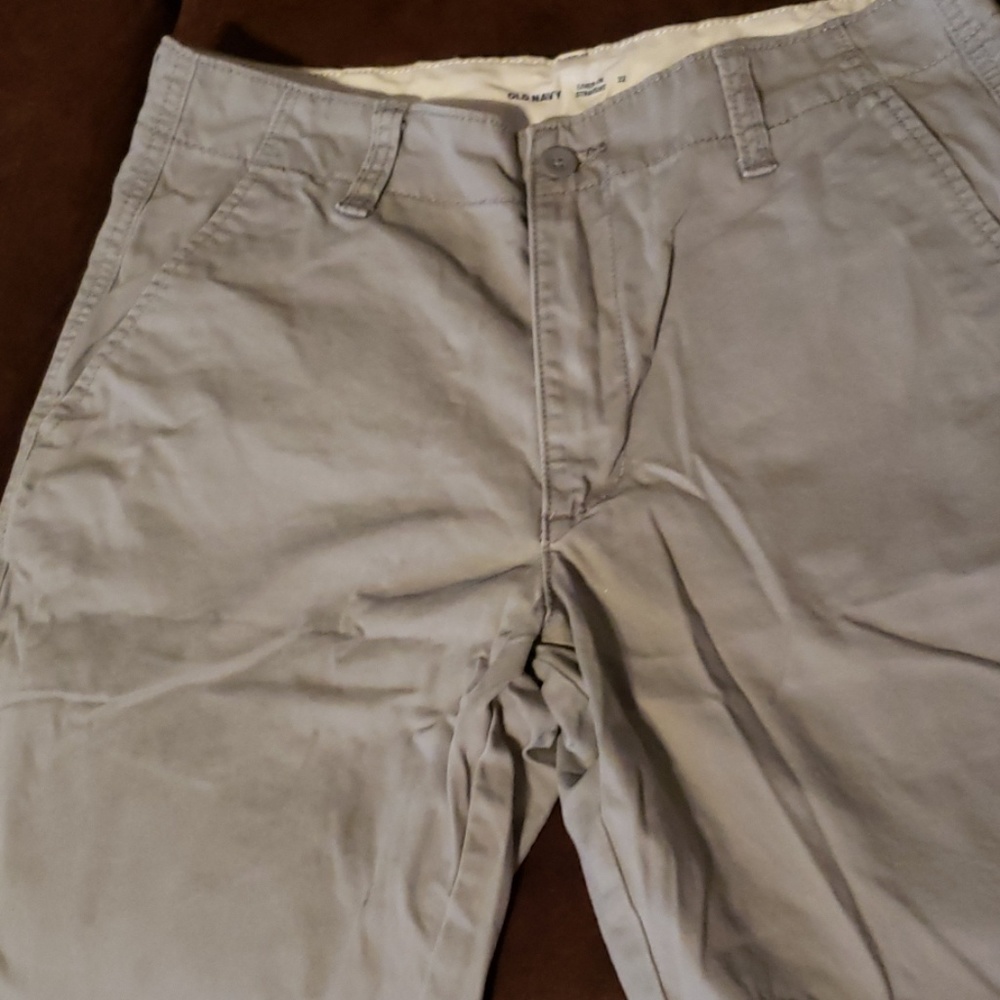 Old navy lived in straight gray chino shorts